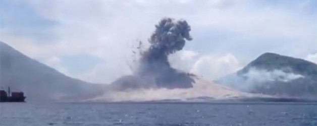 (Video) Volcano Eruption in Papua New Guinea